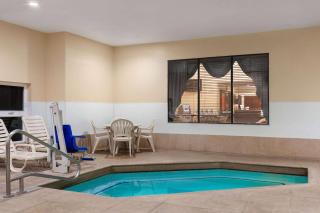 Howard Johnson by Wyndham Williams - Williams - 1
