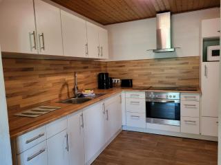 Geräumig ausgelegte Ferienwohnung in der oberen Etage mit Bergblick vom privaten Balkon - Bruck an der Großglocknerstraße - 0