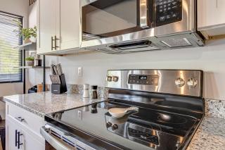 Studio with 2 Queen Beds 7 mins to DT - 5