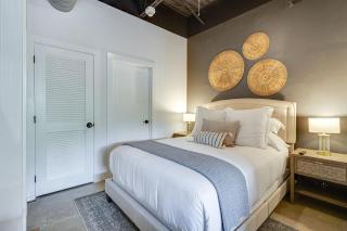 Studio with 2 Queen Beds 7 mins to DT - 1