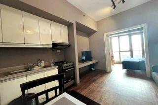 1BR with Balcony KL Tower, Greenbelt near AIM - Manila - 2