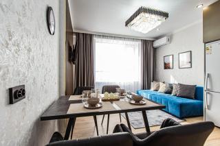 Alpine serenity deLuxe apartment with MOUNTAIN views near the ADK shopping center and Sairan METRO station - Almaty - 8