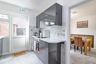 The Only Way is Basildon, close to town, Trade and corporate guests also welcome - Basildon - 7