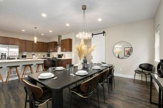 Exquisite Home by Old Town - Steps from Poudre Trail - Fort Collins - 8