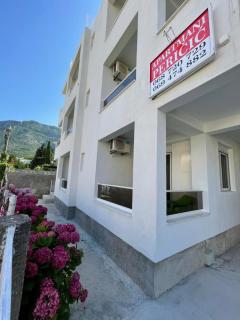 Apartments Pericic LUX - Sutomore - 9