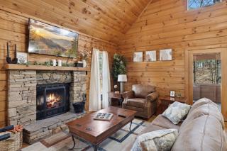 Cozy family friendly Cabin with hot tub, near Gatlinburg, Pigeon Forge, Dollywood - Sevierville - 6