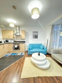 Cozy Southampton apt with free parking - 5