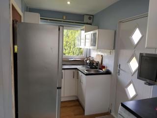 Double Ensuite room, Frequent buses, 1-minute walk to bus stop, 15 minutes to city centre - Edinburgh - 6