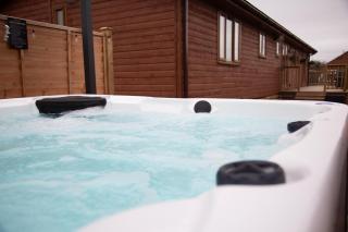 3 Bedroom lodge with hot tub - 9