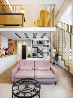 Golden Queen Deluxe Jacuzzi Apartments - Old Town - 2