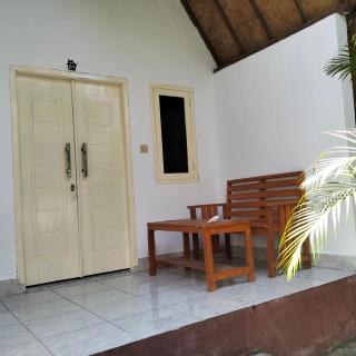 Putri Nyale Bungalows & Rooms - 3