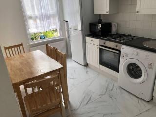 East London 2 bedroom flat - 6