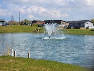 Remarkable 2-Bed Luxury Lodge in Routh with hottub - Routh - 5