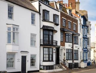 Pier View - stylish flat with sea views - 9