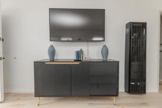 Cool and Cozy Pad Close to Everything - 6