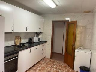Piso Grande Amplio para grandes grupos 4 Dormitorios 2 baños,Asc 4AC y WIFI - Alicante - 2