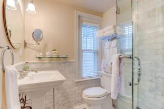 Portland's White House Carriage House - 1