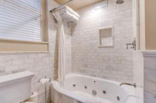 Portland's White House Carriage House - 6