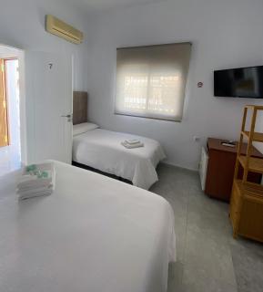 Hostal Avenida by Bossh! Hotels - Chipiona - 3