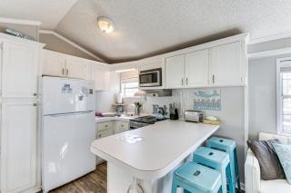 Walk to Beach Miramar Tropical Cabana with Deck! - Destin - 3
