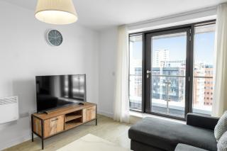 High rise 2 Bedroom & 2 Bath Apartment with Parking, balcony & amazing view - Manchester - 9