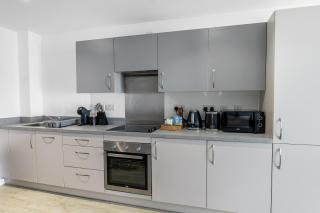 High rise 2 Bedroom & 2 Bath Apartment with Parking, balcony & amazing view - Manchester - 1
