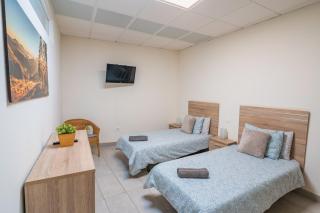 El Puente Holiday Home -Airport - 4