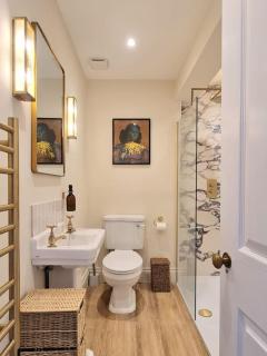 Trinity Square Loft + sea views - 3