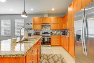 Tampa Home with Fire Pit, Yard, Cornhole and More! - 8