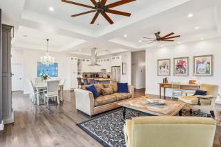 The Burgundy Penthouse Steps to the French Quarter - 5