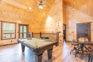 Brand New Cabin Close to Dollywood Hot Tub Fire Place - 8