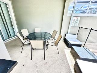Cozy Modern Townhouse - 4BR - Near Disney - Private Pool, BBQ! - Kissimmee - 4