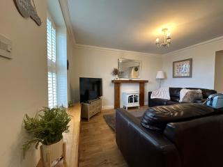 The Cosy Cottage Retreat! Perfect for Contractors, Relocators, Getaway - Llantrisant - 0