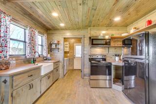 Cozy Mississippi Cabin with Covered Porch and Grill! - - 9
