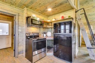 Cozy Mississippi Cabin with Covered Porch and Grill! - - 2