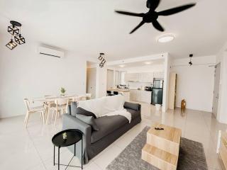 Muji Design Spacious Family 3R3B @ IOI Resort City - 6