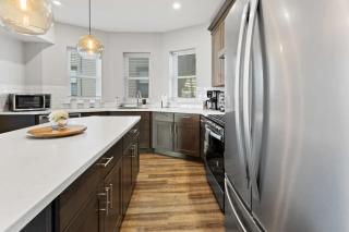Modern 4BR 2BA Apt Steps to the Beach Open Living - Atlantic City - 3