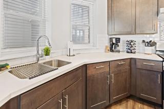 Modern 4BR 2BA Apt Steps to the Beach Open Living - Atlantic City - 2