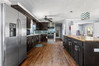 Spacious Oasis With Pool - 5BR - Columbia - 3