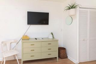 The Rainbow Room - Studio Apt - 3