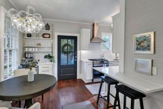 The Wren's Nest 1BR 2BA Guesthouse - 9