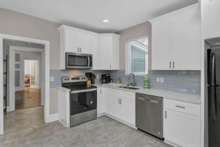 Spacious Home on Gervais - 4BR - 9