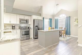 Updated Branson Condo Penthouse on Thousand Hills Golf course with Views and close to 76 - Branson - 1