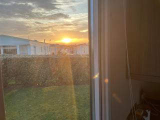 Luxury Romantic 2 Bedroom Caravan Trecco Bay - Newton - 5