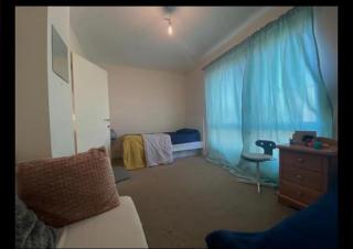 Bedsit room - Thamesmead - 0
