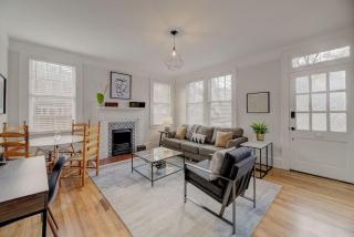 Spacious Industrial Modern Apt - 1