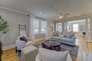 910 Sunset - Suite on Sunset - Columbia - 2