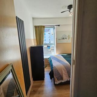 Calming Sea View City Apartment - 4