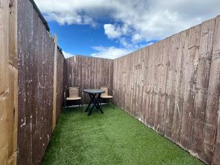 2-Bed Apartment with Rooftop Garden in Prime Cardiff City Location - Cardiff - 4