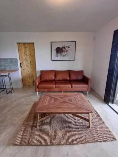 Escape to Infinite Stays Cottage - 7